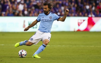 华体会电竞焦点-克瓦拉茨赫利亚当选欧冠最佳阵容